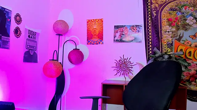 Snapshot of Raven_luv chatting on April 1, 2026, 2:35 am Raven luv online show from April 1, 2026, 2:35 am