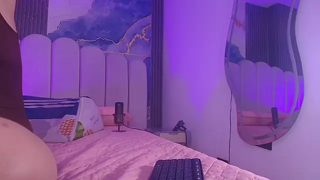 abbyrouss  online show from May 7, 2026, 3:44 am