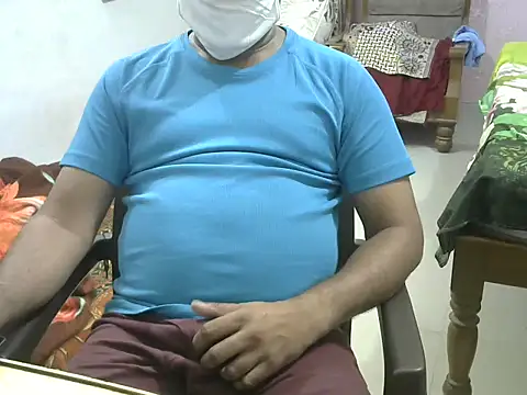 Famit025 online show from April 14, 2026, 5:29 pm