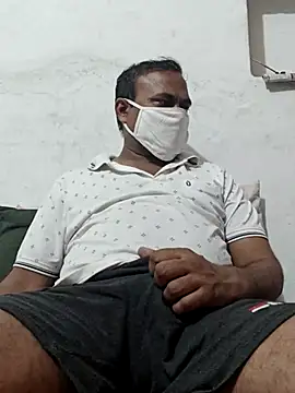 Famit025 online show from April 5, 2026, 5:52 pm