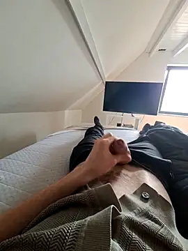 yannickpoma online show from April 17, 2026, 1:47 pm