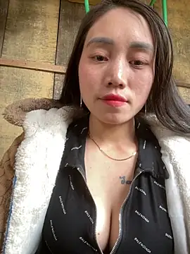 Snapshot of chipp-bong chatting on February 3, 2026, 6:11 am chipp-bong online show from February 3, 2026, 6:11 am