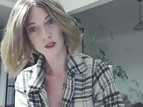 Snapshot of MadMadelin chatting on September 30, 2025, 5:08 pm MadMadelin online show from September 30, 2025, 5:08 pm