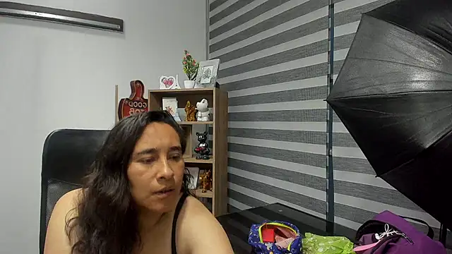 Snapshot of LeilaSmith_ chatting on July 6, 2026, 11:17 am LeilaSmith online show from July 6, 2026, 11:17 am