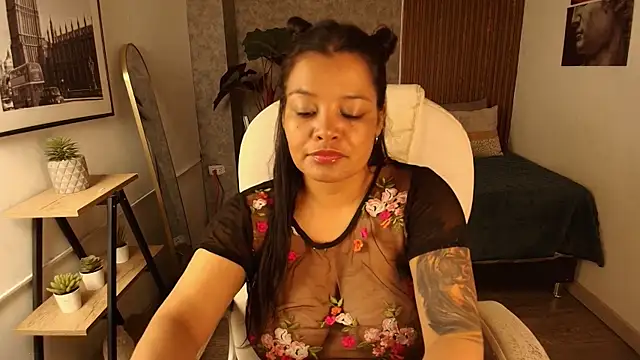 Snapshot of Scarletth_Moon chatting on October 1, 2025, 12:42 pm Scarletth Moon online show from October 1, 2025, 12:42 pm