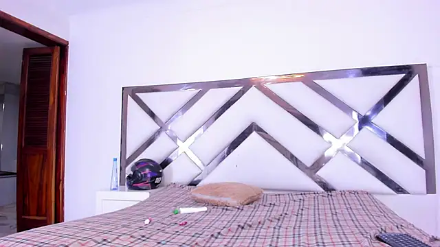 kingmaverickx online show from April 9, 2026, 6:52 am