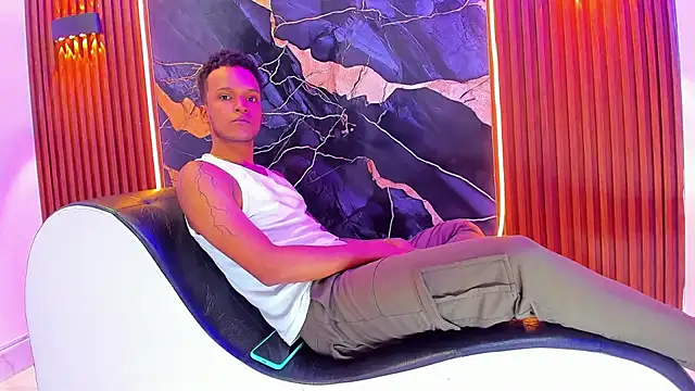 Snapshot of Dinasty_Moon_ chatting on September 28, 2025, 12:01 pm Dinasty Moon online show from September 28, 2025, 12:01 pm