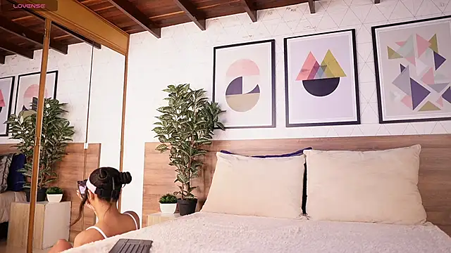 VictoriaShelby online show from April 9, 2026, 11:38 am