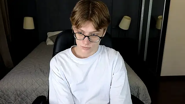 LouieEvans online show from November 3, 2025, 9:18 pm