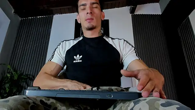 Snapshot of John_Apolo1 chatting on September 17, 2025, 2:52 pm John Apolo1 online show from September 17, 2025, 2:52 pm
