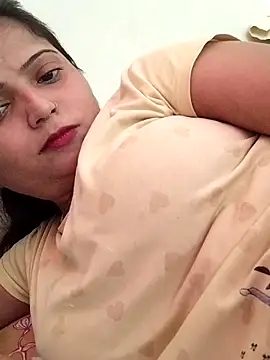 Snapshot of Hot-Pooja25 chatting on June 7, 2026, 7:24 am Hot-Pooja25 online show from June 7, 2026, 7:24 am