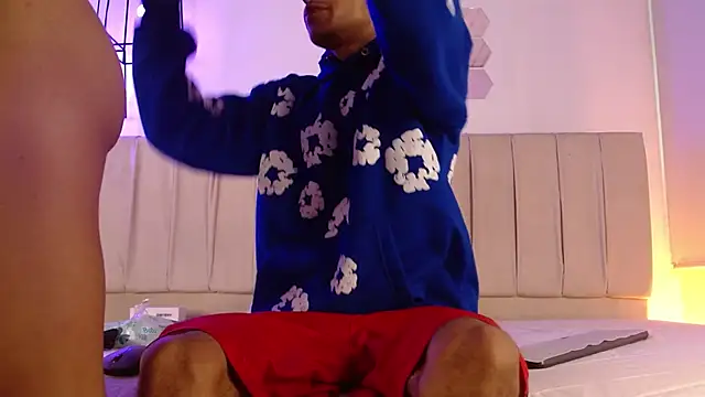 hot people1 online show from March 31, 2026, 1:35 pm