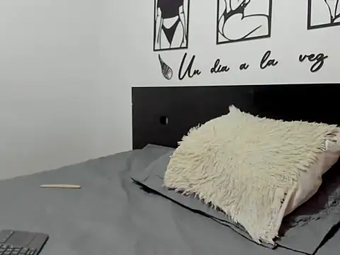 Allison 21  online show from November 8, 2025, 3:54 am