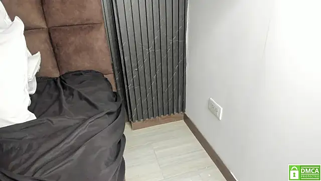 Sussy Vixen online show from October 18, 2025, 9:33 am