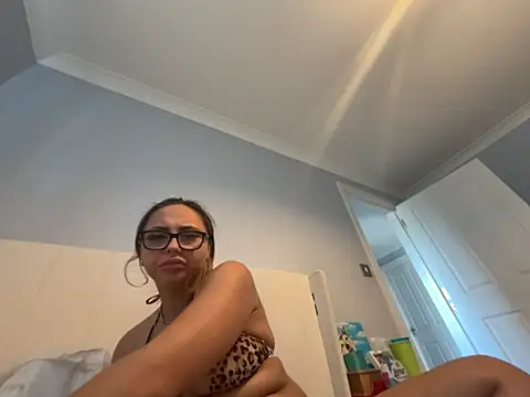 Snapshot of petitelucyXoxx chatting on June 1, 2026, 4:28 pm petitelucyXoxx online show from June 1, 2026, 4:28 pm