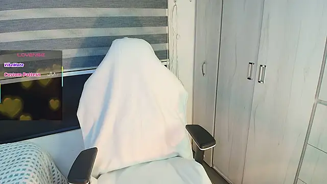 Snapshot of veronikali chatting on December 19, 2025, 7:49 pm veronikali online show from December 19, 2025, 7:49 pm