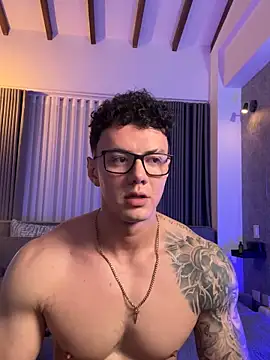 Thomas Falcon online show from October 3, 2025, 1:09 am