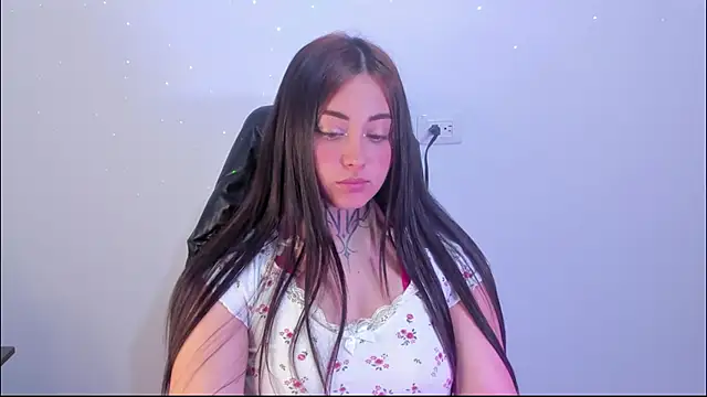 Snapshot of SofiaBermudez chatting on October 1, 2025, 2:49 am SofiaBermudez online show from October 1, 2025, 2:49 am