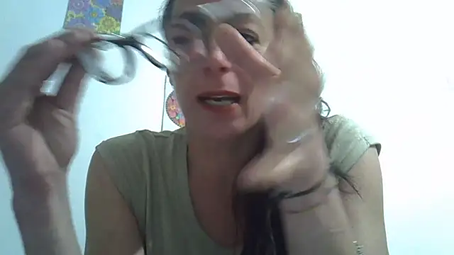 Snapshot of Astrid3 chatting on May 1, 2026, 10:04 pm Astrid3 online show from May 1, 2026, 10:04 pm