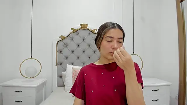 Skylerwhite02 online show from April 10, 2026, 3:35 am