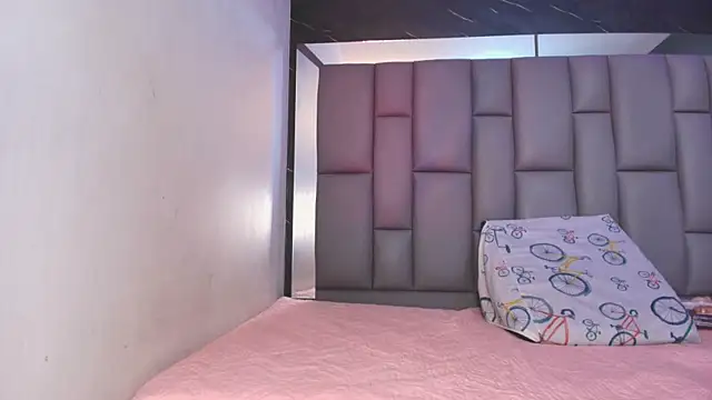 kissme luna online show from November 18, 2025, 7:17 pm