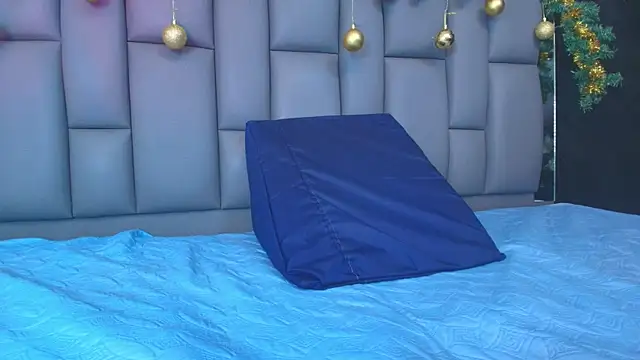 Snapshot of kissme_luna chatting on December 19, 2025, 7:05 pm kissme luna online show from December 19, 2025, 7:05 pm