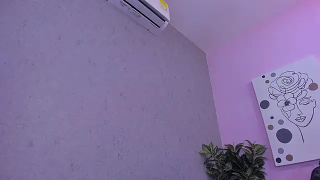 Snapshot of kissme_luna chatting on February 7, 2026, 7:33 pm kissme luna online show from February 7, 2026, 7:33 pm