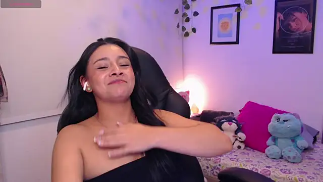 Snapshot of MarilynWhite_ chatting on October 5, 2025, 11:28 pm MarilynWhite online show from October 5, 2025, 11:28 pm