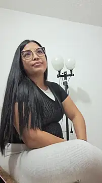 Snapshot of AnnieCollings chatting on October 28, 2025, 6:51 pm AnnieCollings online show from October 28, 2025, 6:51 pm