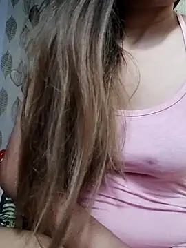 Snapshot of Sweet_Asian25 chatting on February 4, 2026, 10:27 pm Sweet Asian25 online show from February 4, 2026, 10:27 pm