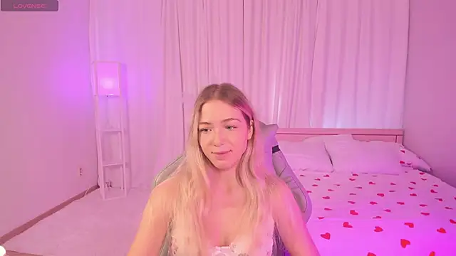 Snapshot of Susan_Mimi chatting on November 18, 2025, 3:32 am Susan Mimi online show from November 18, 2025, 3:32 am