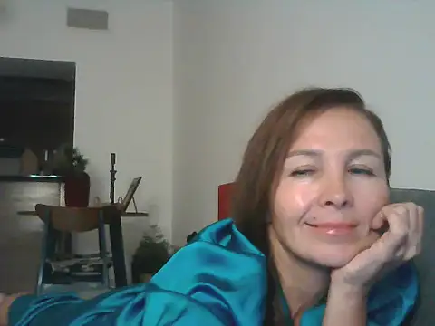 Avelinii online show from May 20, 2026, 7:33 pm