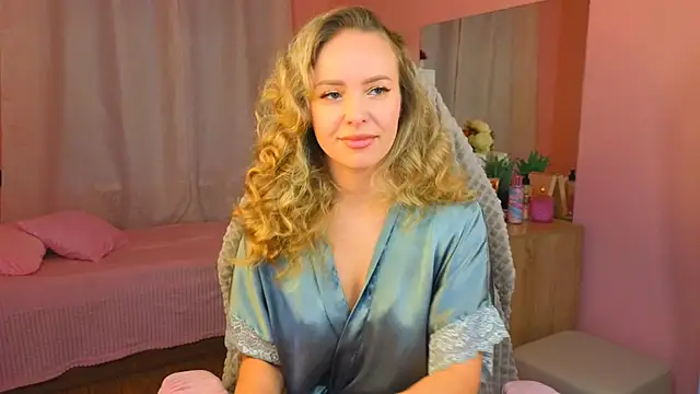 Snapshot of Hloya_Mei chatting on September 29, 2025, 12:06 am Hloya Mei online show from September 29, 2025, 12:06 am