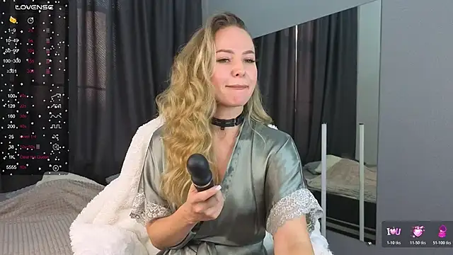 Snapshot of Hloya_Mei chatting on October 23, 2025, 2:32 am Hloya Mei online show from October 23, 2025, 2:32 am