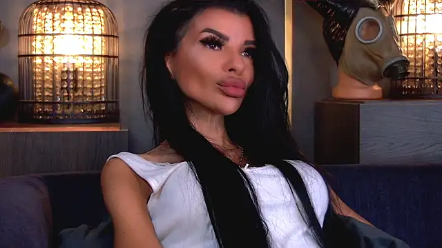 Snapshot of EleniaDevons chatting on June 18, 2026, 11:15 am EleniaDevons online show from June 18, 2026, 11:15 am