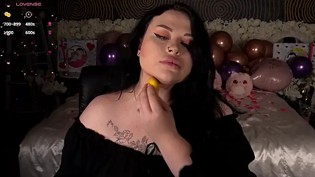 SerahMirabeli online show from February 14, 2026, 8:42 pm