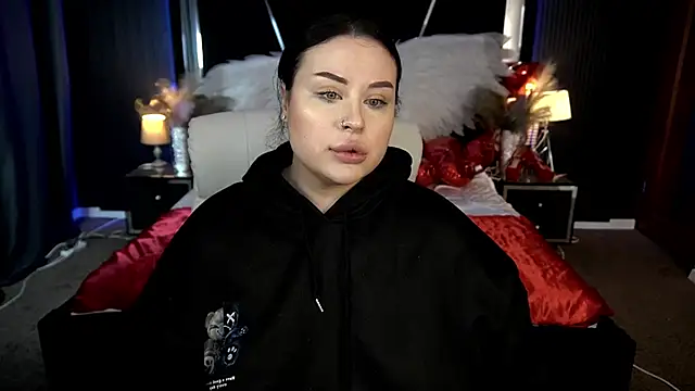 SerahMirabeli online show from February 4, 2026, 8:15 pm