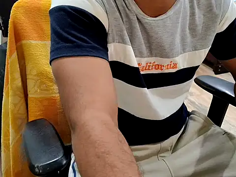 Snapshot of ZoroArcher chatting on October 3, 2025, 8:32 pm ZoroArcher online show from October 3, 2025, 8:32 pm