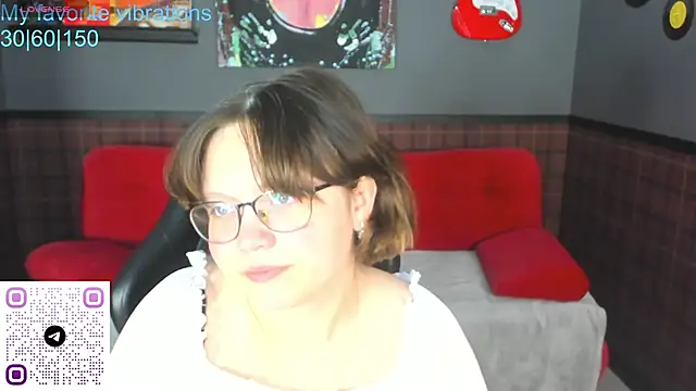 Snapshot of Mila__Cutee chatting on October 18, 2025, 1:18 am Mila Cutee online show from October 18, 2025, 1:18 am