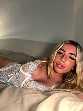 Snapshot of BlondeBetty chatting on November 5, 2025, 12:14 am BlondeBetty online show from November 5, 2025, 12:14 am