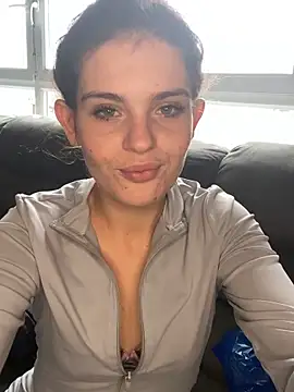 Camwithchlox online show from October 17, 2025, 2:41 pm