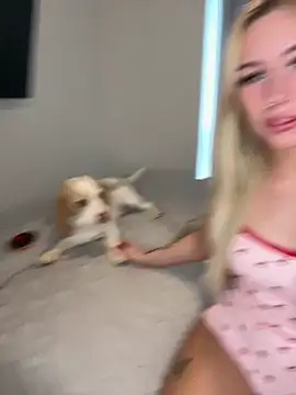 SexySaraxxoo online show from April 17, 2026, 9:56 am