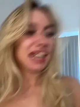 SexySaraxxoo online show from April 21, 2026, 9:49 am