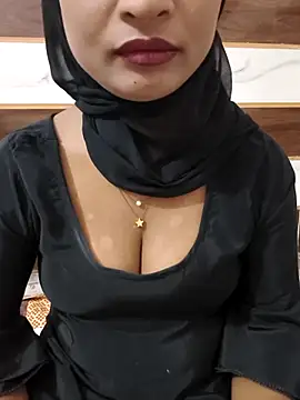 Itz Mayra  online show from October 21, 2025, 7:41 am