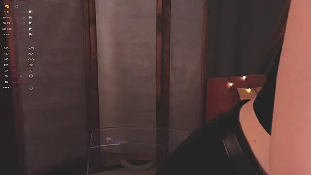 Snapshot of glowwww_ chatting on September 29, 2025, 2:44 pm glowwww online show from September 29, 2025, 2:44 pm