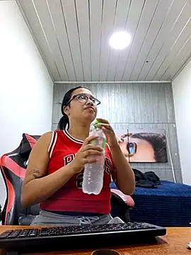 susan mooree online show from November 28, 2025, 6:41 pm