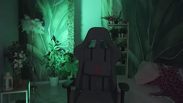 MonicaFarmer online show from April 22, 2026, 11:44 pm