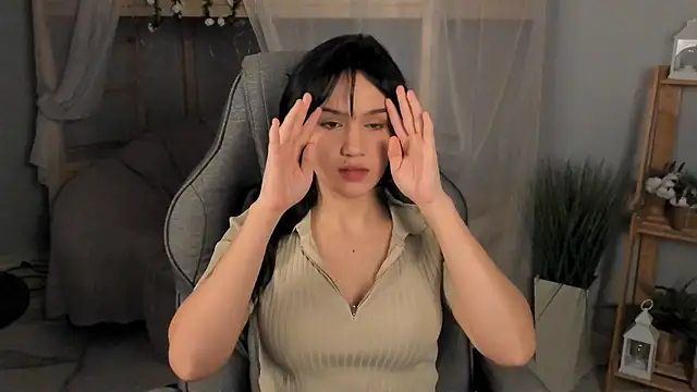 MonicaFarmer online show from November 30, 2025, 5:47 pm