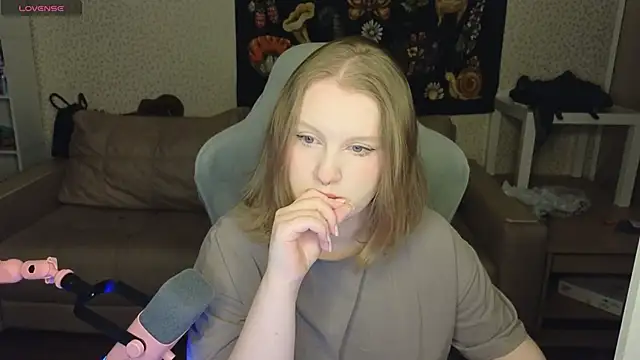 OliviaBlade online show from November 30, 2025, 1:34 pm