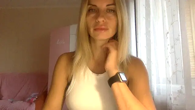 Snapshot of KarelliaStar chatting on October 1, 2025, 6:18 am KarelliaStar online show from October 1, 2025, 6:18 am